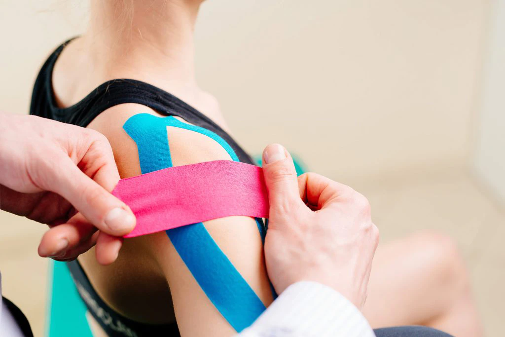 kinesiotaping shoulder 1 min 1024x683 1